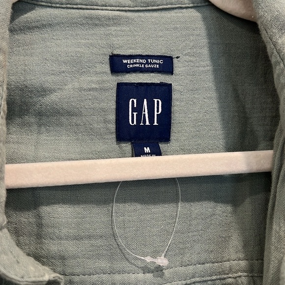 〰️ Sage green weekend tunic crinkle gauze shirt 〰️ - Picture 2 of 4